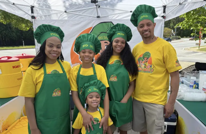 2 Little Sistas food truck