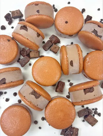 Macaron Ice Cream Sandwich - Chocolate Brownie