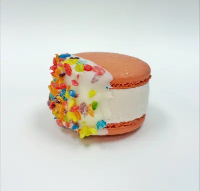 Macaron Ice Cream Sandwich - Cereal Milk